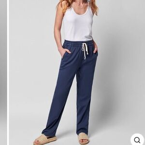 NWT Faherty Essential Pant in Navy